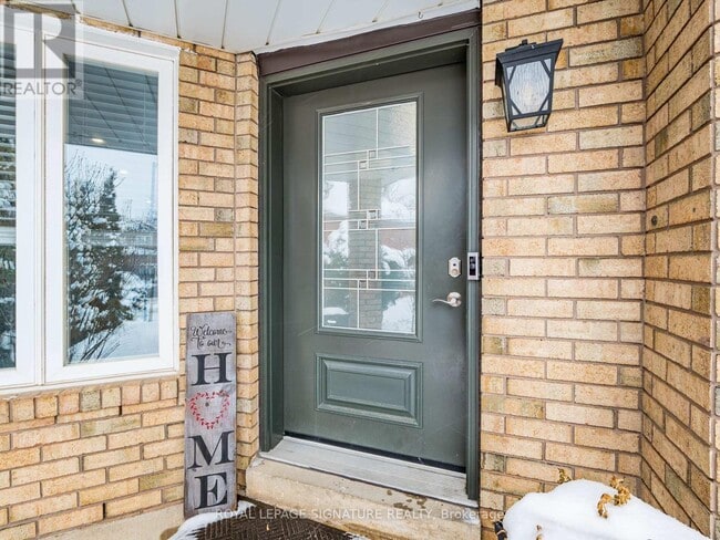 Building Photo - 303 Howard Crescent