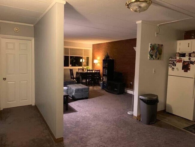 Building Photo - 28 Lee St