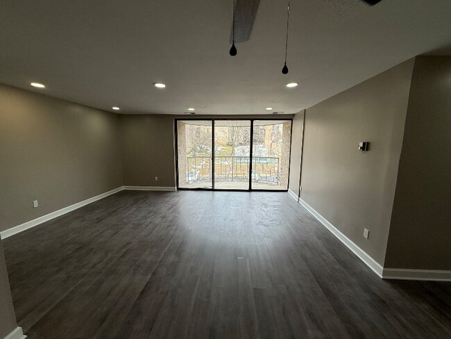 Building Photo - 3310 Huntley Sq Dr