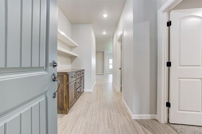 Building Photo - 560 Hackberry Ln