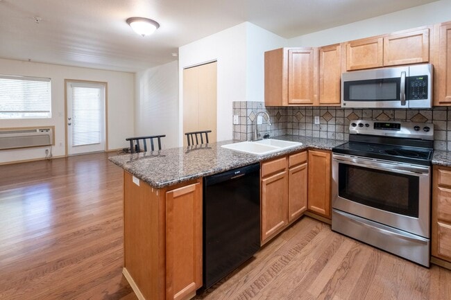 Building Photo - Town house in Post Falls