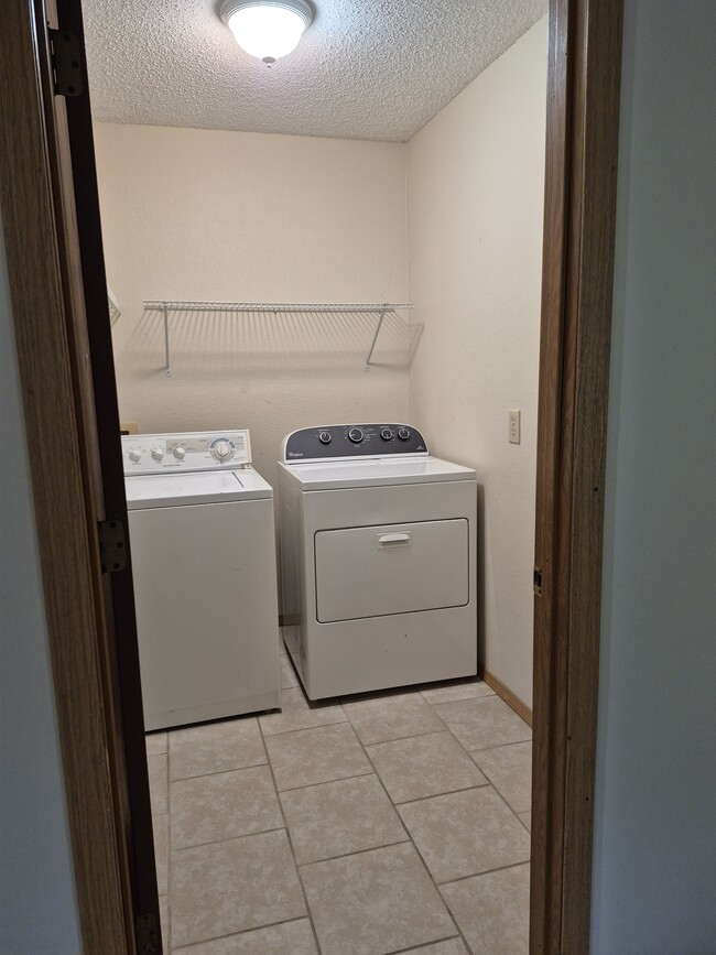 Laundry Room - 5617 S Pinehurst Ave