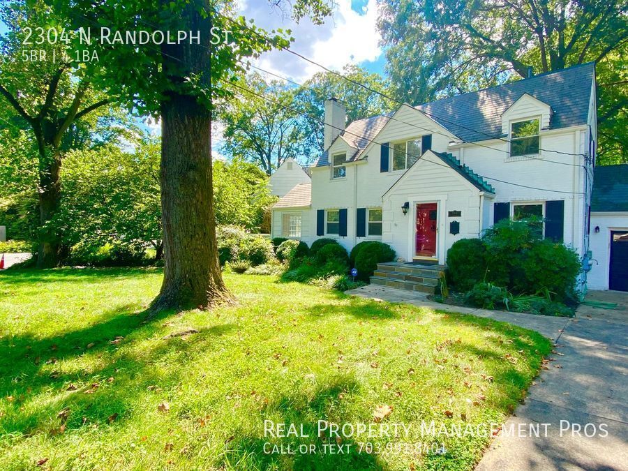 Sunny and Secluded N Arlington Home Great... House Rental in