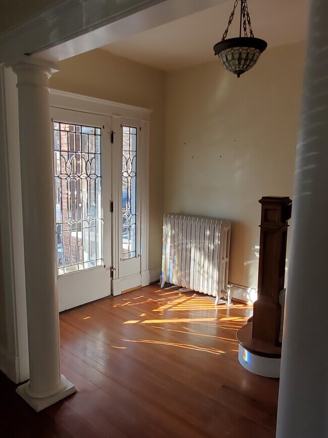 Entry - 2218 Eureka Ter