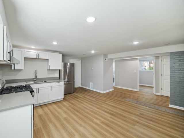 Foto del edificio - 923 W 85th St