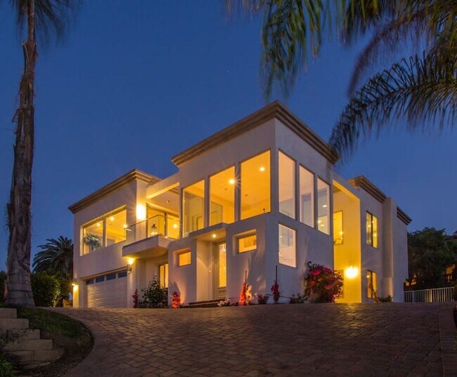 Building Photo - Spectacular La Jolla Big House. Gustavo Lo...