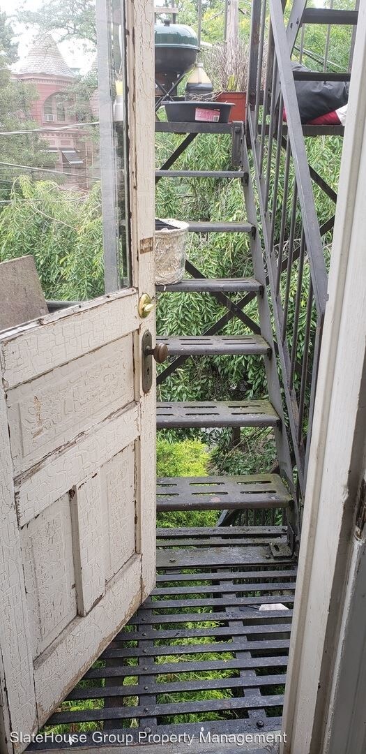 Foto del edificio - 557 Centre Ave