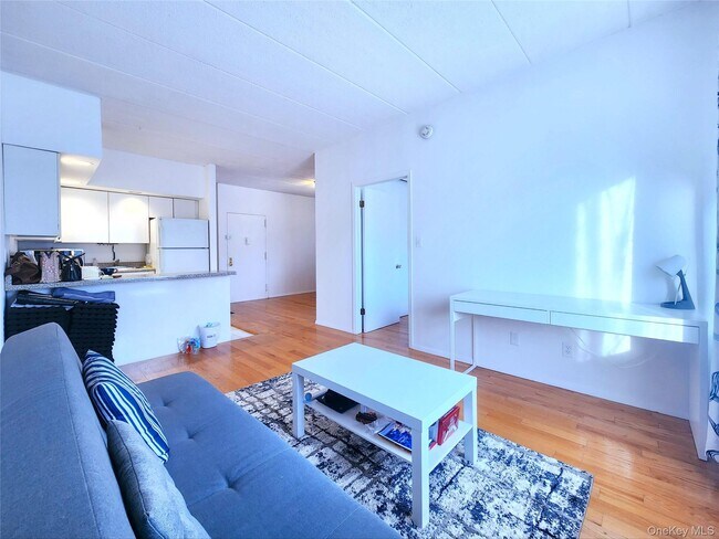 Foto del edificio - 149-15 Barclay Ave