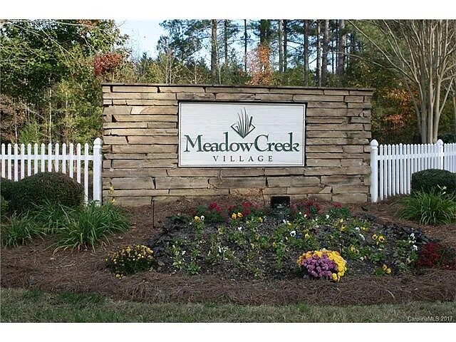 Foto del edificio - Room in House on Meadowcreek Village Dr