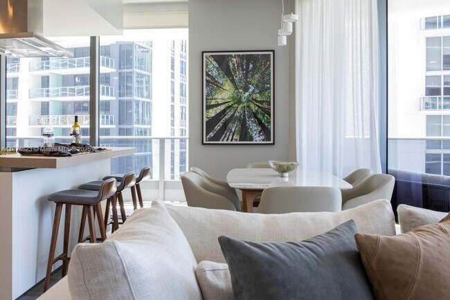Building Photo - 1000 Brickell Plaza