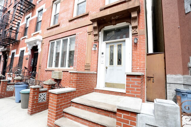 Building Photo - 235 Sackett St