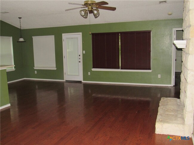 Building Photo - 4802 Shawn Dr