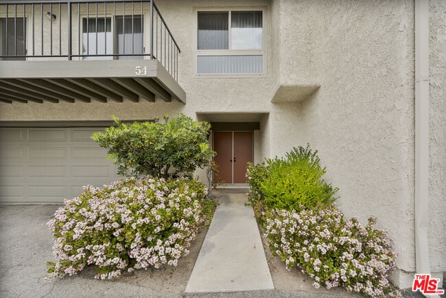 Building Photo - 19515 Rinaldi St