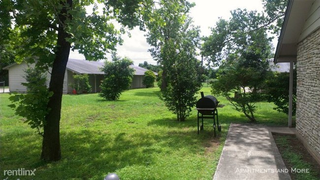 Foto del edificio - 84 Quail Run Rd