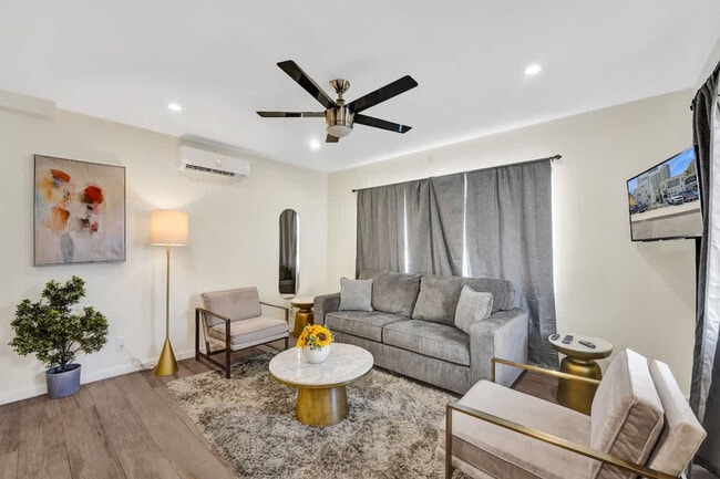 Building Photo - 3020 Seville St