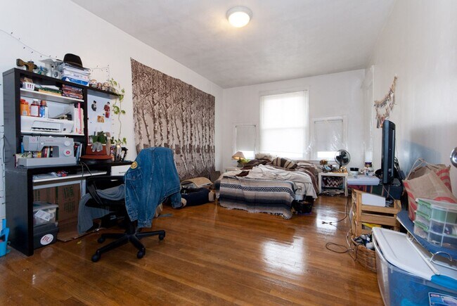 Foto del edificio - Brookline 3 Bed w/ Heat & Hot Water Included – Cats OK
