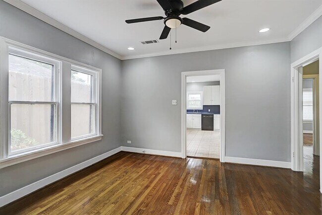 Building Photo - 2415 Elmen St