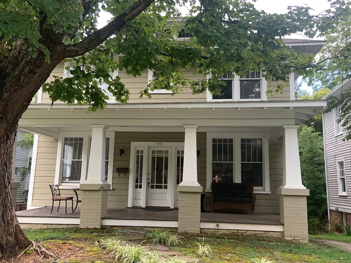 Foto principal - First Floor Unit For Rent Near UNCG!