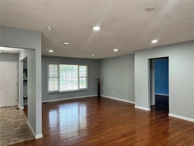 Building Photo - 14331 Rainy Lake Drive