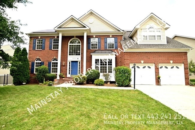 Building Photo - Immaculate 5 Bedroom SFH W/ Private Deck &...