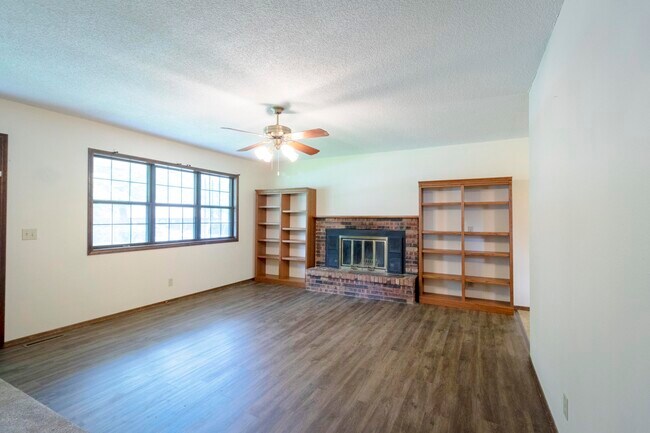 Building Photo - 2501 N Highview Ave