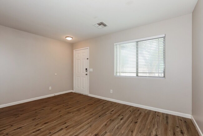 Foto del edificio - 1836 E Silversmith Trail