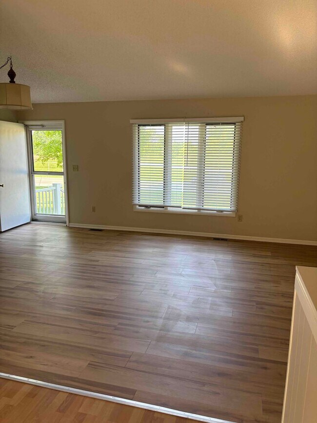 Foto del edificio - 3 bedroom, 1.5 bathroom Chelsea ranch - fr...