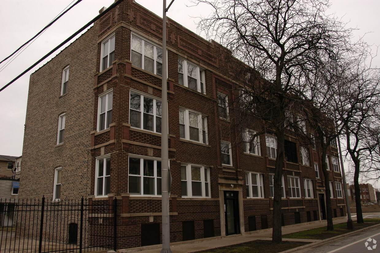 Primary Photo - 816-822 E Marquette Rd