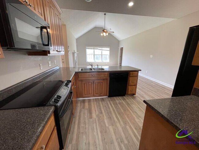 Foto del edificio - 114 Cedarland Dr