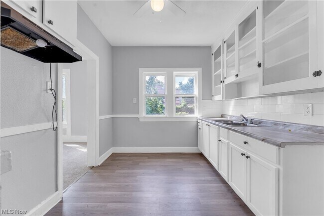 Building Photo - 2206 Kenneth Ave