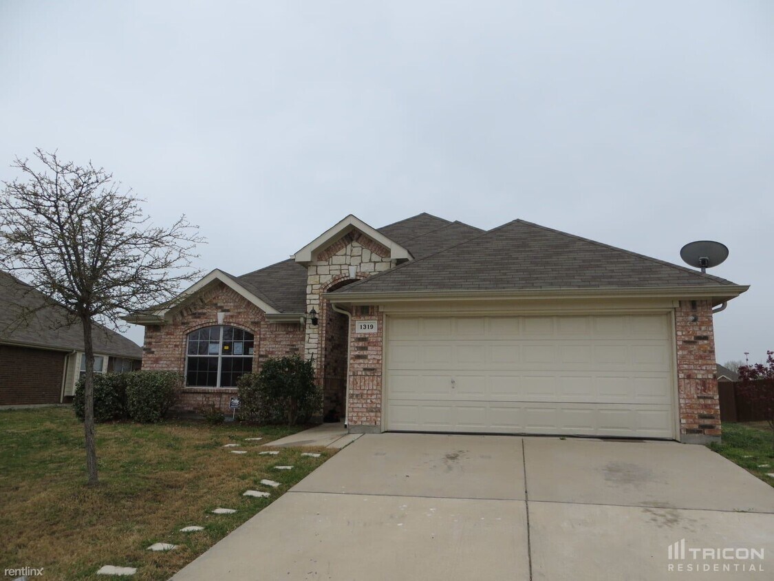1319 Lake Forest Dr, Grand Prairie, TX 75052 House Rental in Grand
