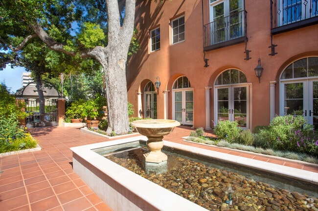 Patio - Los Patios De Cordova 218 S Oakland Ave