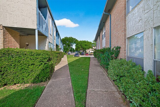 Foto del edificio - 8360 Jorine Dr
