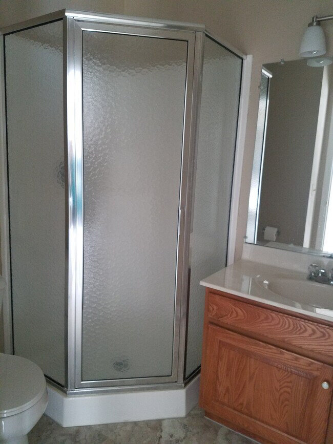 Building Photo - Indian Ridge - 2961 B