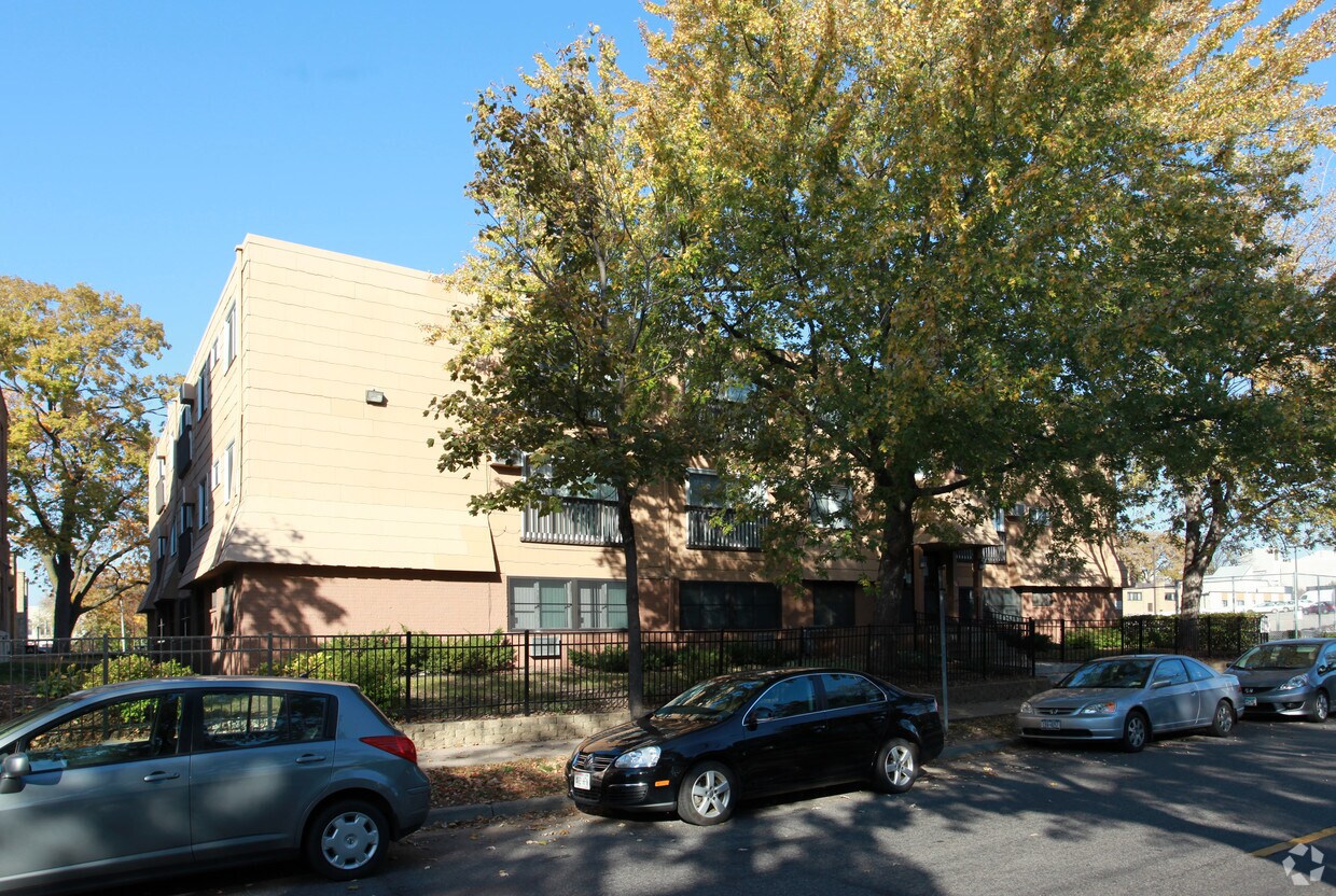 Building Photo - 2540 3rd Ave S