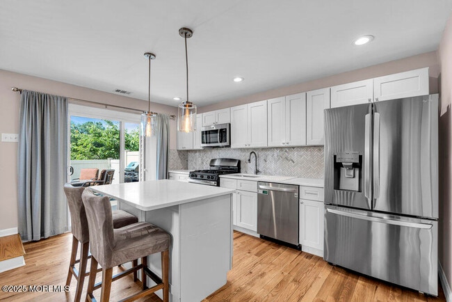 Building Photo - 18 Cotswold Cir