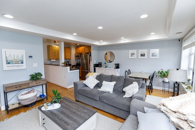 Building Photo - Fantastic Location Near Brightwood Park - ...