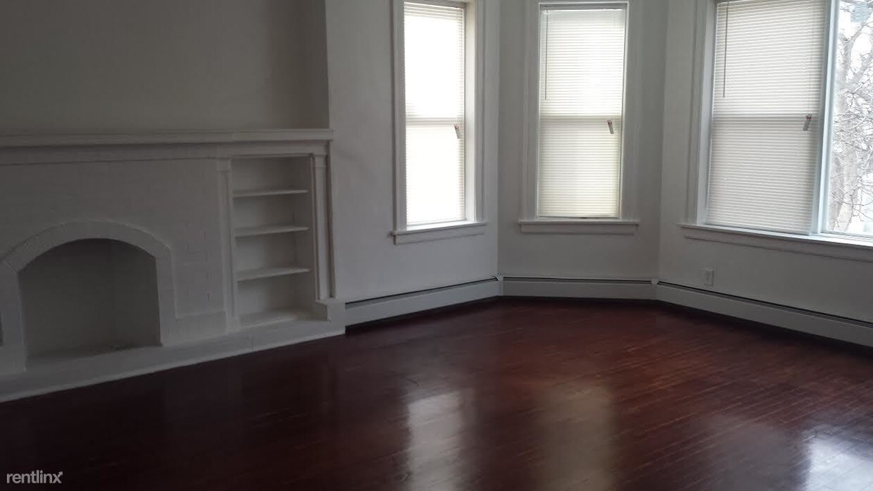 Foto principal - 3 br, 1 bath Apartment - 7325 S Phillips Ave