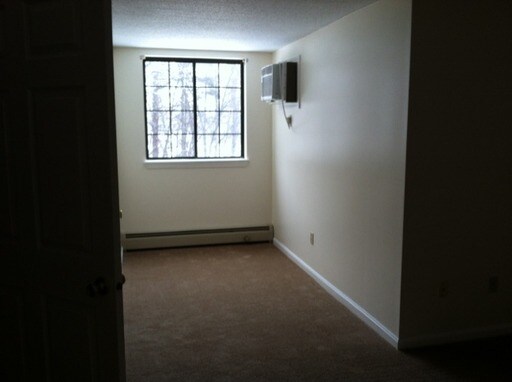 Building Photo - 8 Oriole Ct
