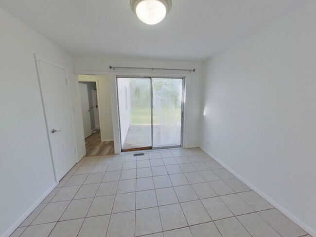 Foto del edificio - 2109 S Grove St