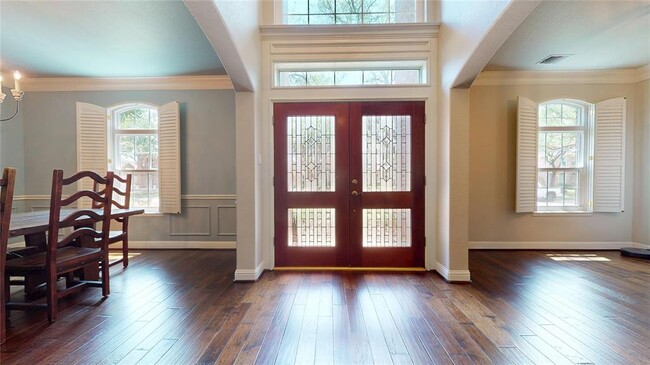 Foto del edificio - 1323 Hillside Forest Dr