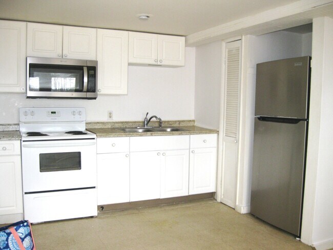 Foto del edificio - 525 Lake Rd