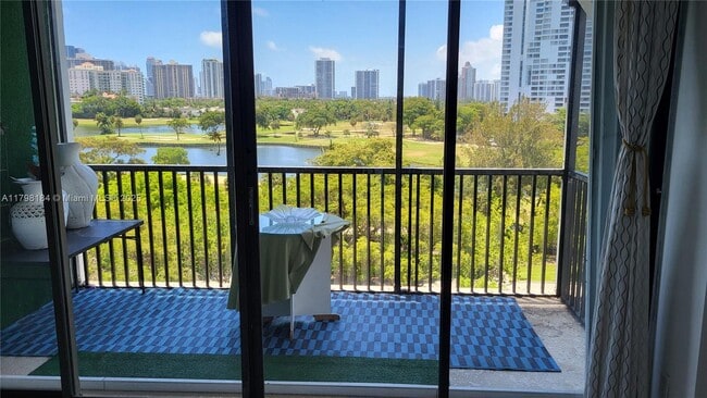 Foto del edificio - 3475 N Country Club Dr