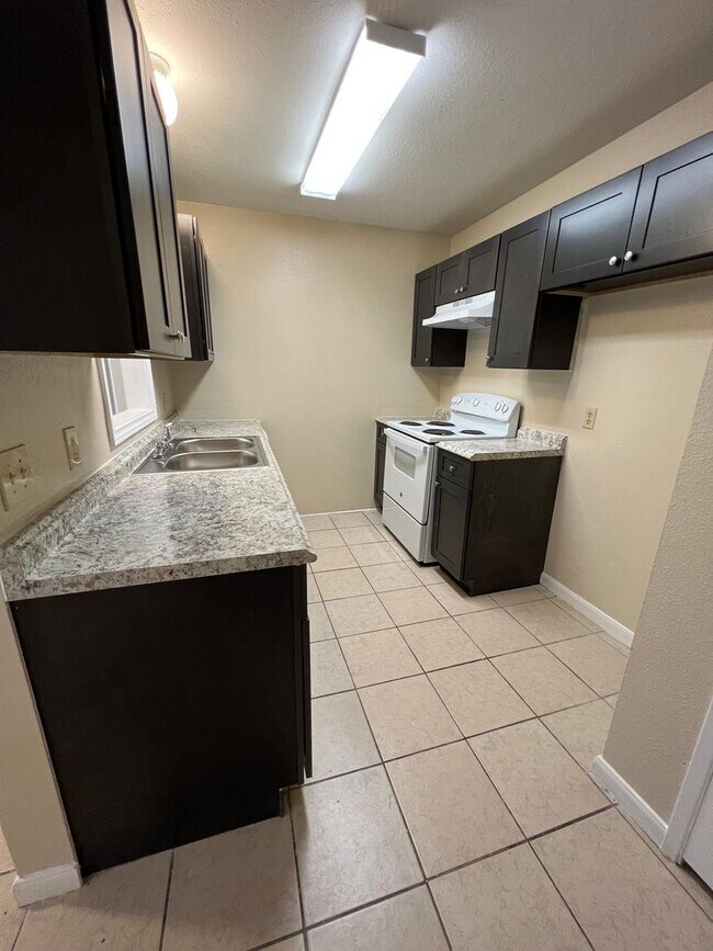 Foto del edificio - Newly refreshed 2BD/2BA duplex in Eagle Lake, TX.