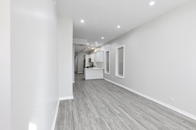 Foto del edificio - 3621 S Winchester Ave