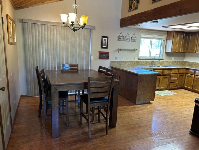 Foto del edificio - Rare short term lease with this 3/2 in Lake of the PInes - May or June-October