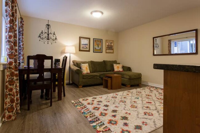 Front/Main Room, view with back to the hallway - 443 NE GRAHAM ST