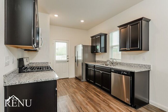 Foto del edificio - 5042 Firefly Hls