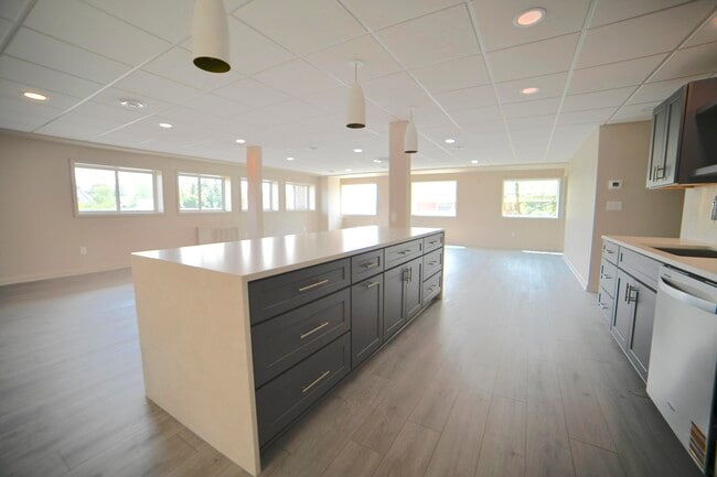 Building Photo - 1410 E Capitol Dr
