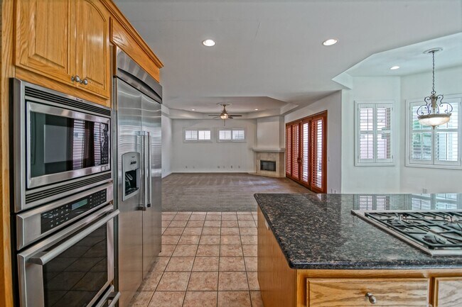 Building Photo - VERY SPACIOUS, BRIGHT & AIRY HOME W/ UNIQU...